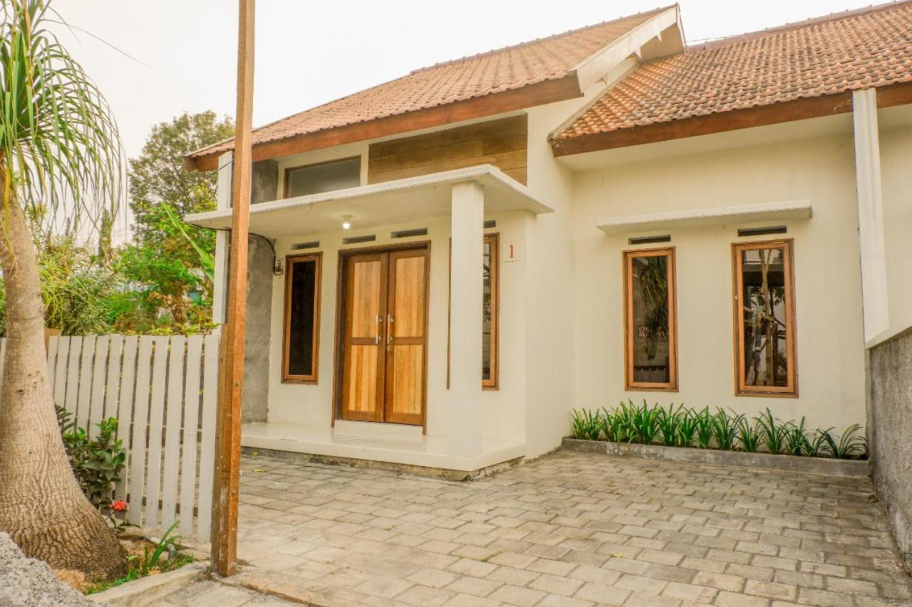 Amina Hill View Villa Malang By Ecommerceloka Exterior photo