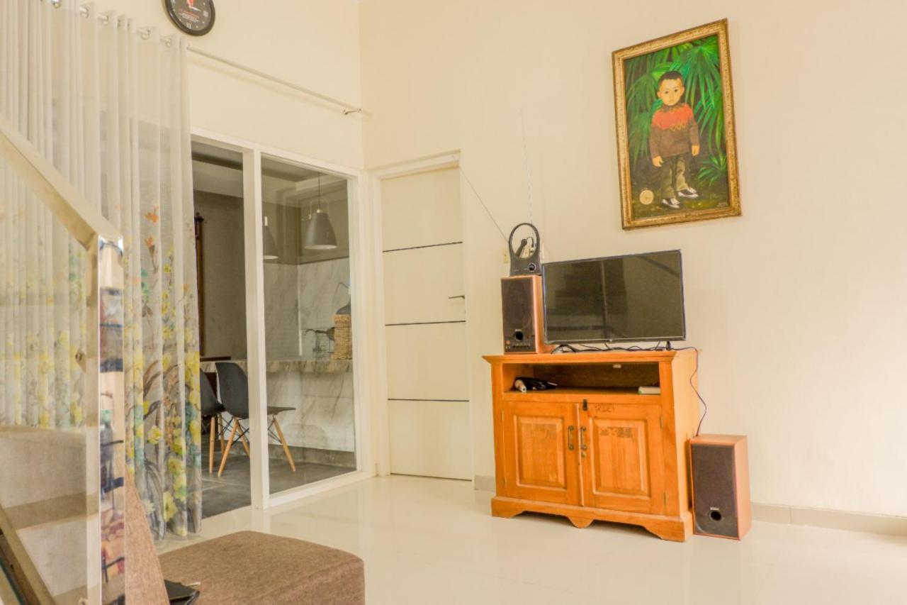 Amina Hill View Villa Malang By Ecommerceloka Exterior photo