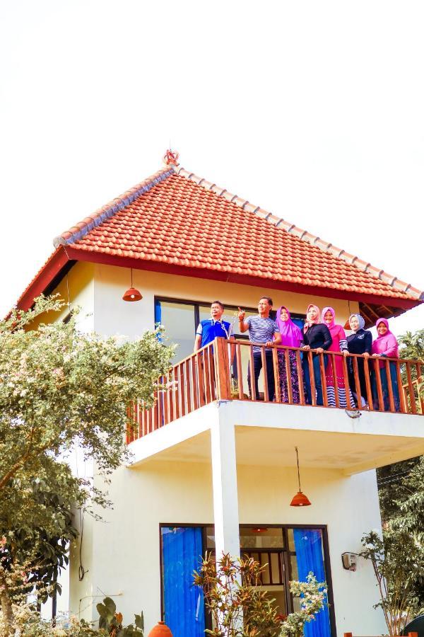 Amina Hill View Villa Malang By Ecommerceloka Exterior photo